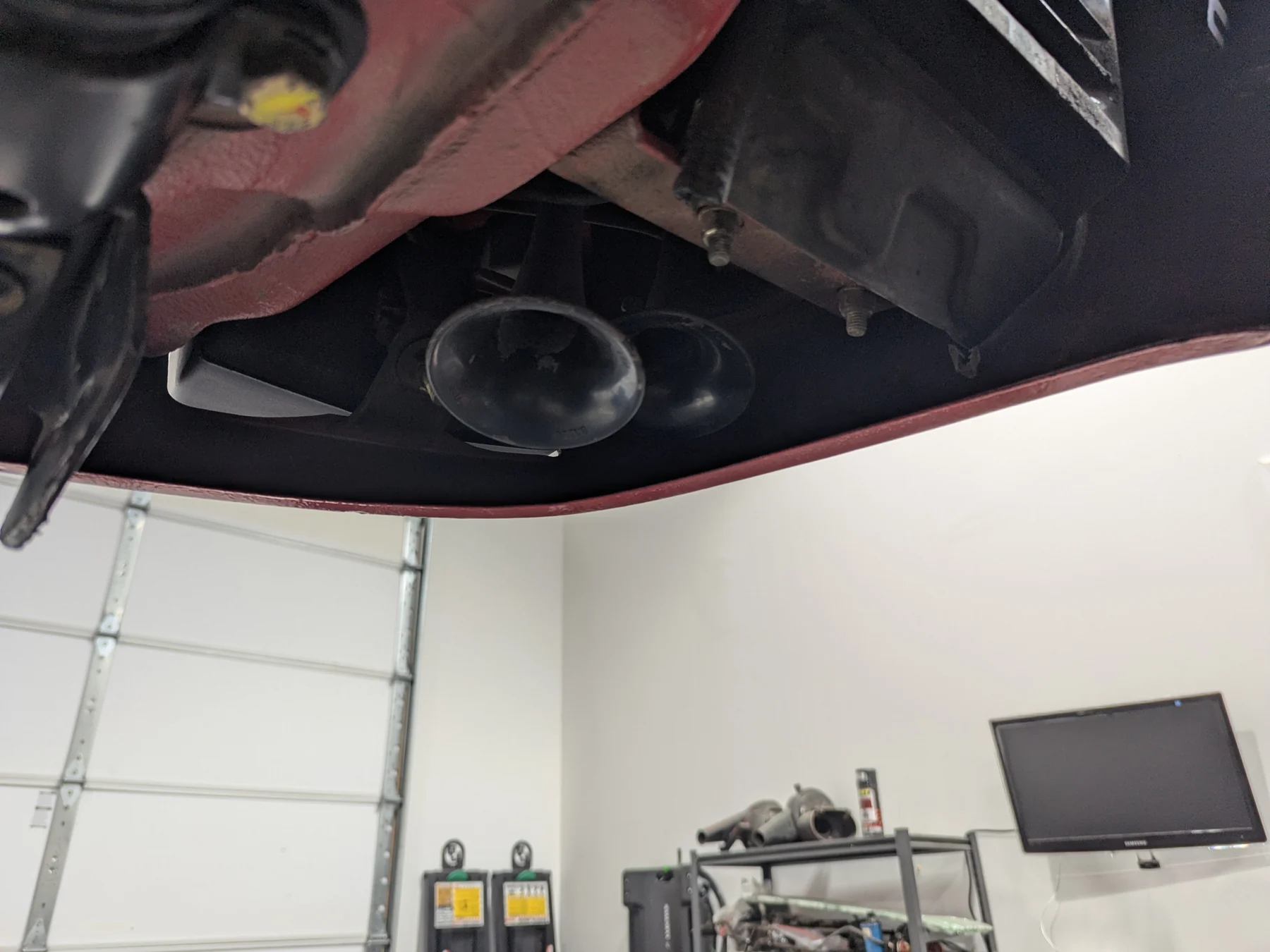 Before dry ice cleaning: chassis and underbody detail of the 1988 Porsche 911 with accumulated road film